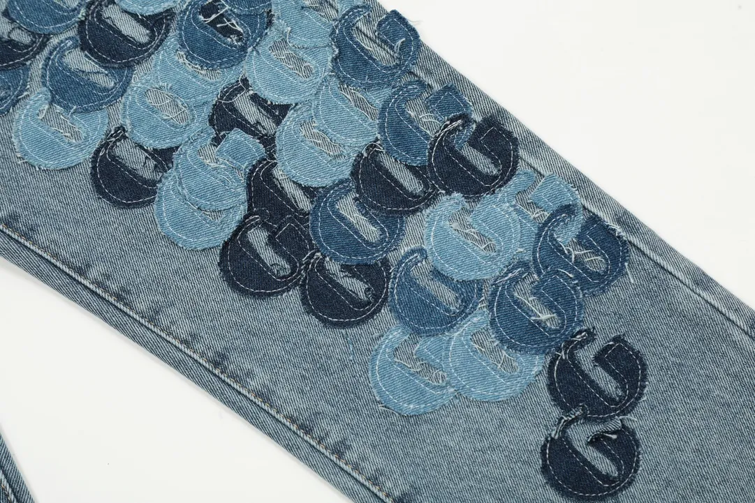 #8062 P286💰 GALLERY DEPT.G letter patch pudding 5001 denim washed and distressed spliced jeans -Original purchase and pattern making to truly restore the ultimate vintage texture -Original hardware accessories, washed and other elevators, QR code analysis are all purchased from the original factory, high degree of restoration, you are welcome to compare with a certain product ~ -Three-dimensional version Loose and comfortable, not picky about the figure, taller and slimmer, factory Seiko, original factory quality control, same style for men and women, can be matched with couples Versatile recommendation: must-have jeans for all seasons Color: blue Size: S-XXL (28-36)